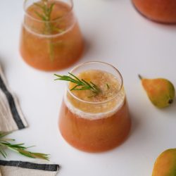 Fresh Eden Gold pear and rosemary juice with blushed Eden Gold pears