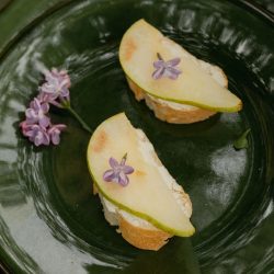 Eden Gold pear crostini with soft cheese and honey